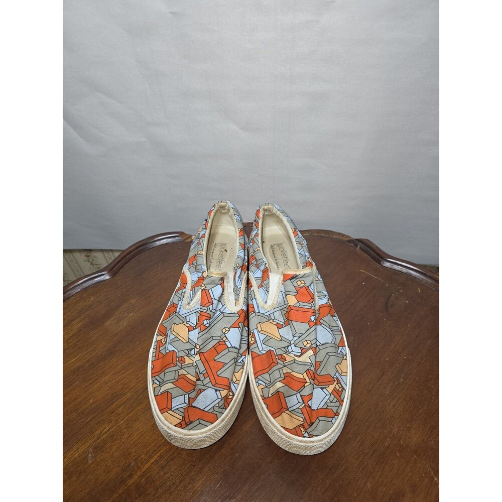 BucketFeet Mens 9 Slip On Canvas Shoes Geometric Print Casual Skate Sneakers